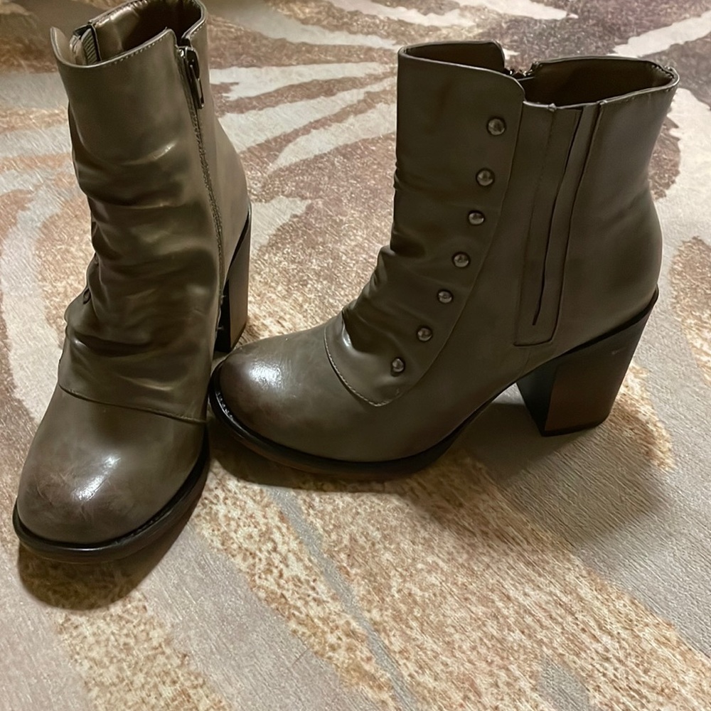 Ladies gray booties sz 7